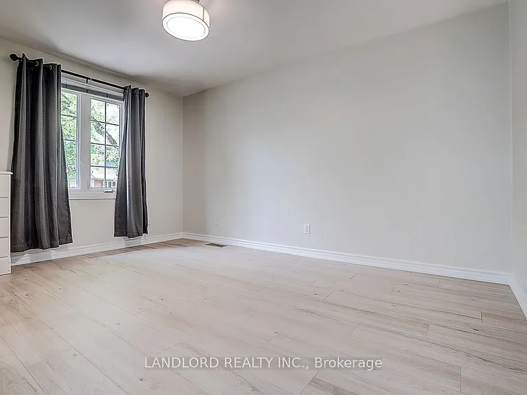 2294 Wyandotte Dr — Photo 24