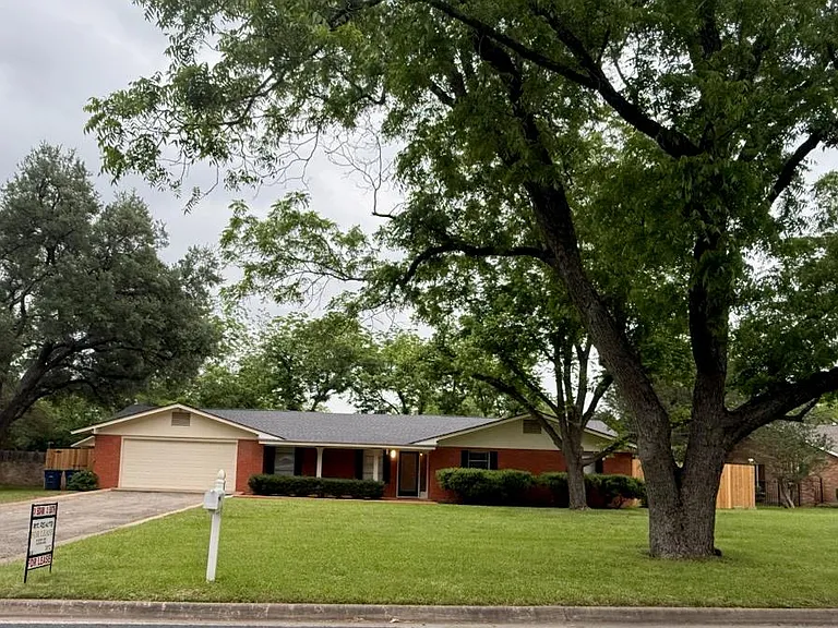 11903 Mustang Chase — Photo 3