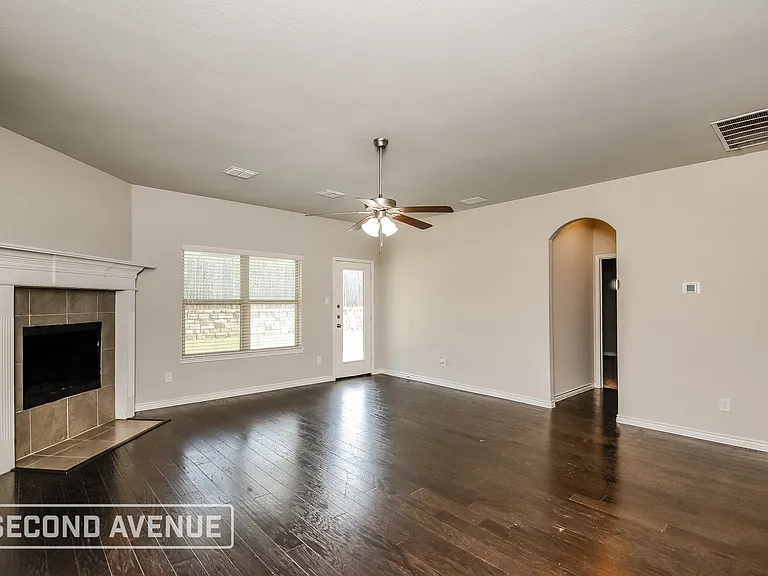 2109 Lorrie Ln — Photo 4