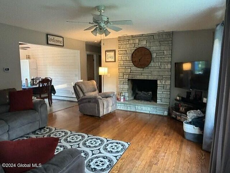 3rd image of 28 Flensburg Drive