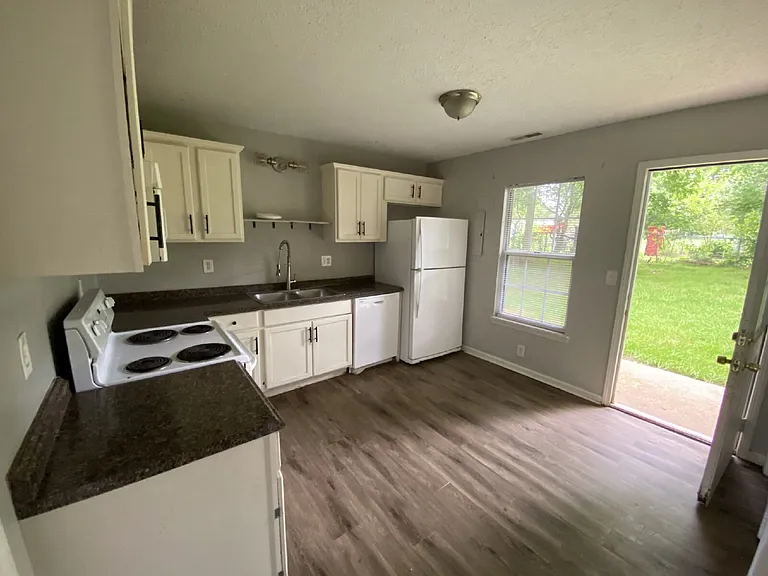 109 Gail St — Photo 3