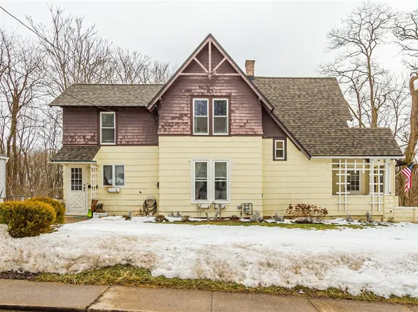 30 Cherry St, Lyons, NY 14489
