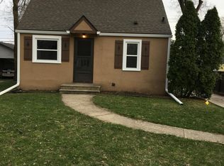 703 Anna Ave, Machesney Park, IL 61111