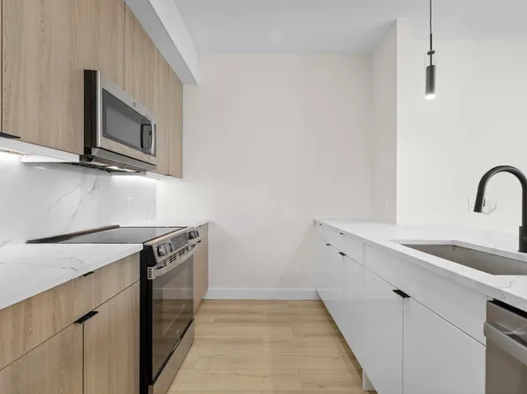 4525 Bergenwood Avenue image 6 of 12