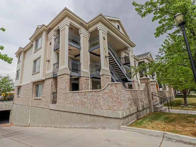 Fleur De Lis Apartments — Photo 16