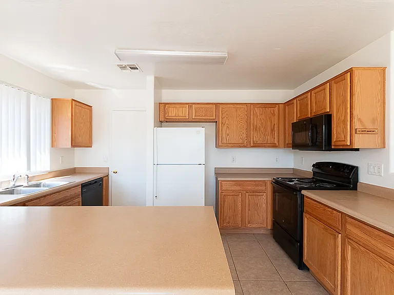 10601 W Monte Vista Rd — Photo 5