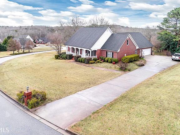 4th image of 1208 Mill Creek Ln