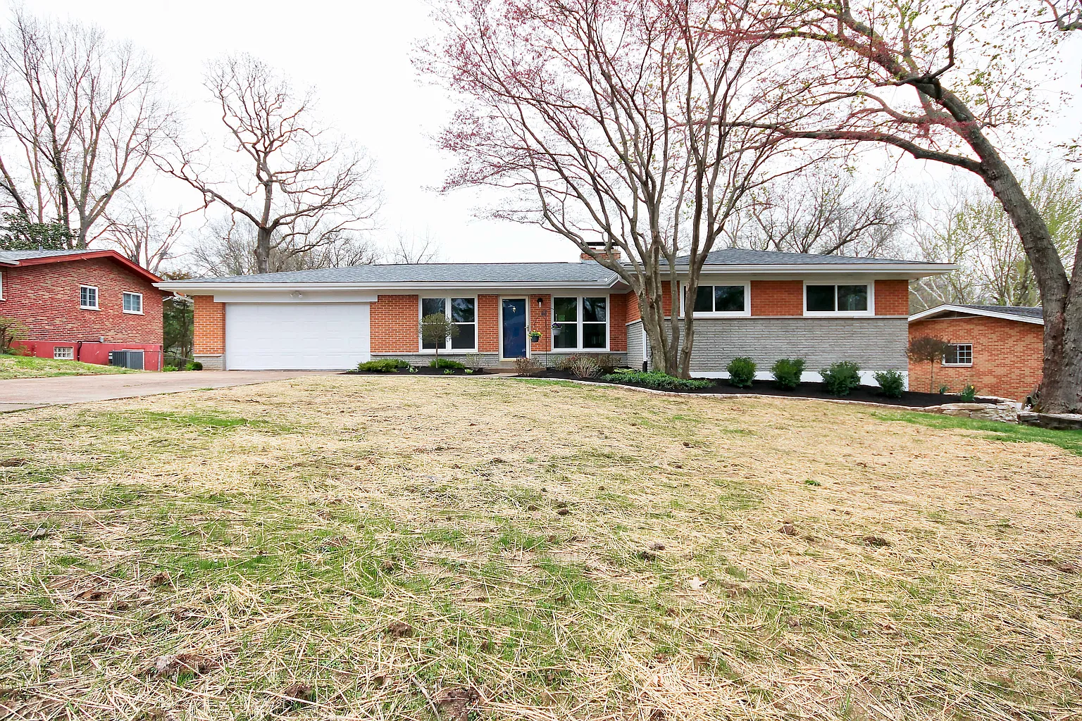 814 Phyllis Ln photo 1