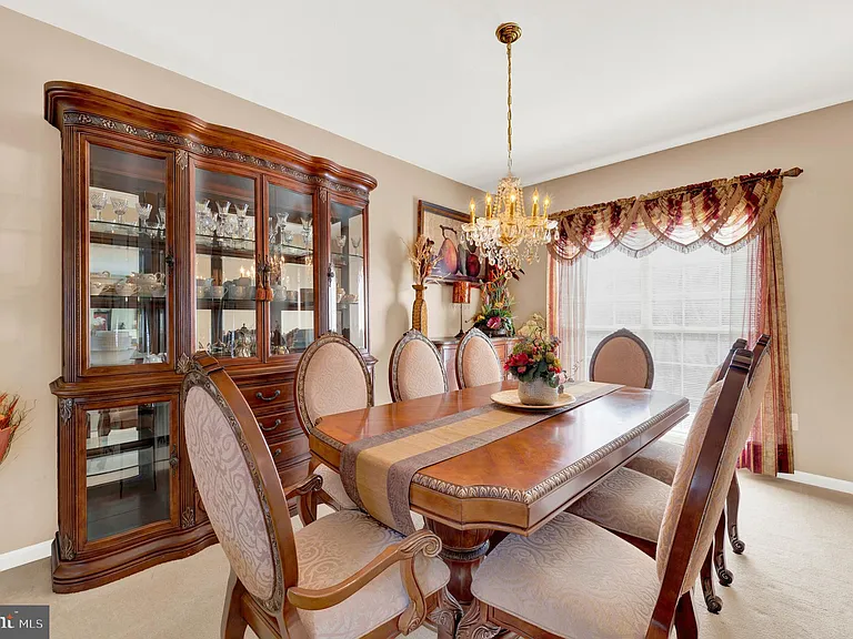 533 Rubens Cir — Photo 13
