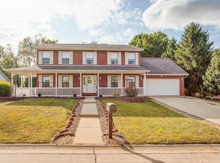 412 Meadowlark Ln, Belleville, IL 62220