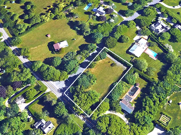 29 Kellis Pond Ln, Water Mill, NY 11976