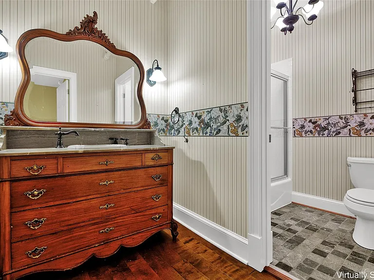 250 W Washington St #4 — Photo 17