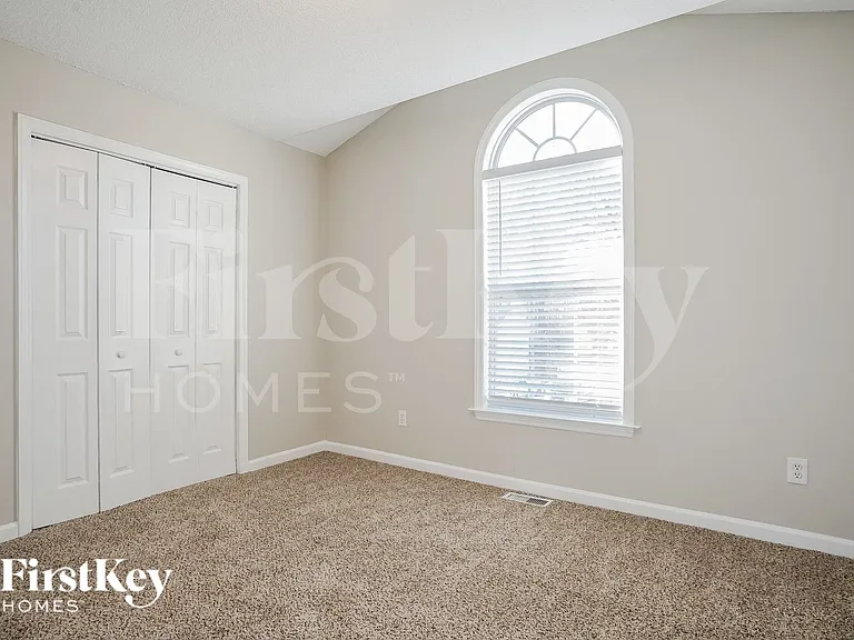 8 Whitaker Pl — Photo 13