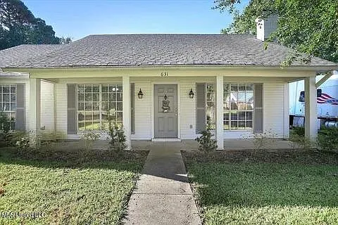 631 Live Oak Dr