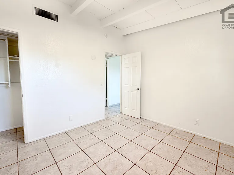 1626 N 31st Pl — Photo 10