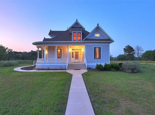 807 Colorado Dr, Smithville, TX 78957