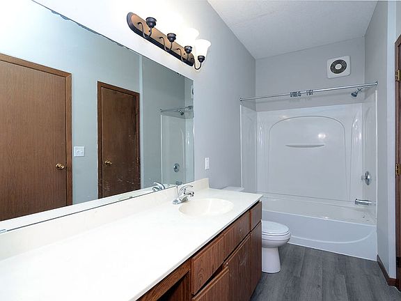5th image of 85C Center St