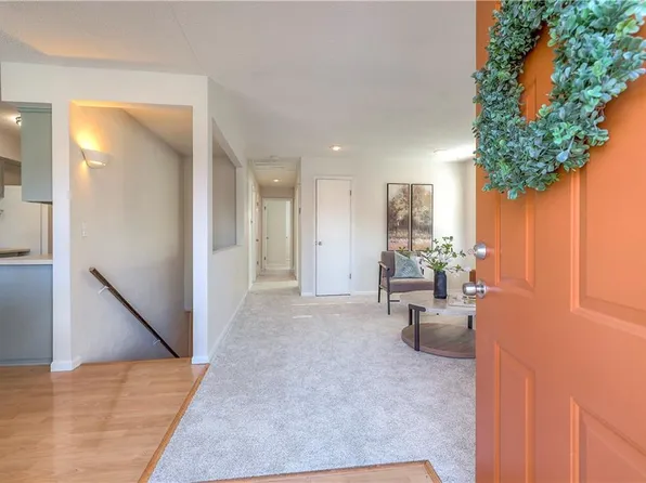 8211 Grandview St, Overland Park, KS 66204