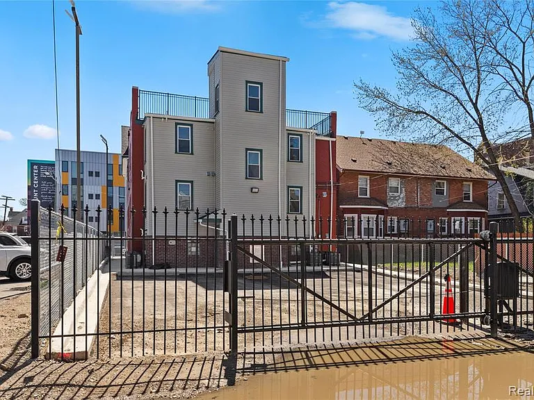 70 Clairmount St #2B — Photo 10