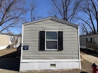 16 Amos Valley Dr, Springfield, IL 62702