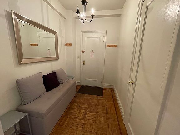 3rd image of 321 W 90th St APT 6C