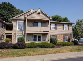 33 Wood Creek Dr, Pittsford, NY 14534