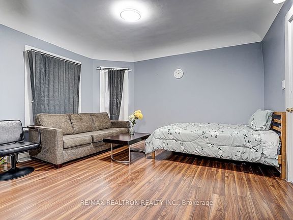 5th image of 7 Nickle St