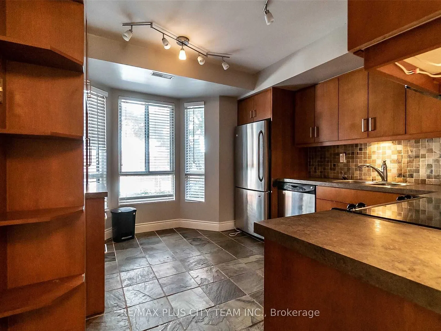 2 bed, $3,900 — Photo 2