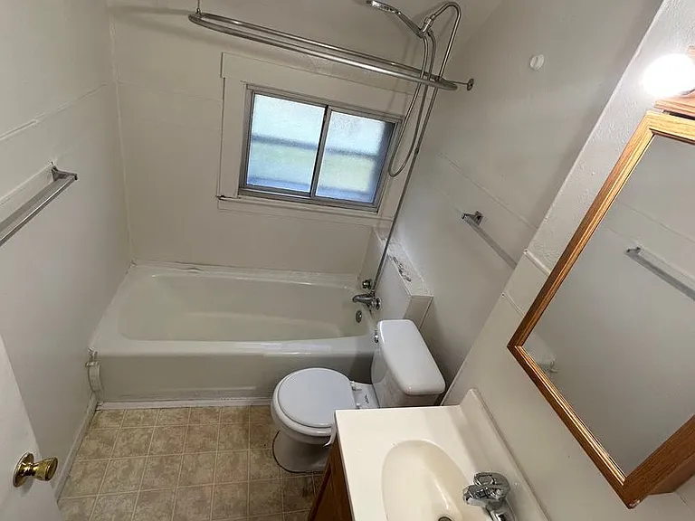 1682 W 14th St — Photo 5