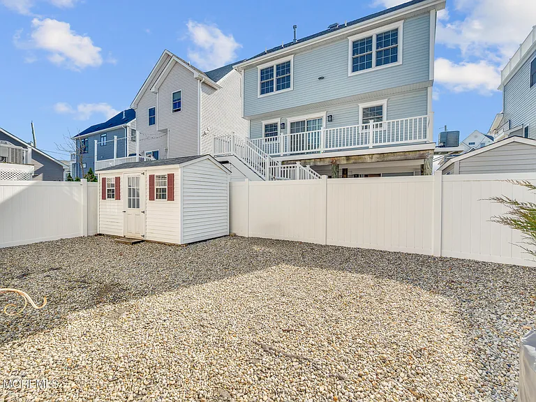 8 Nichols Ave — Photo 25