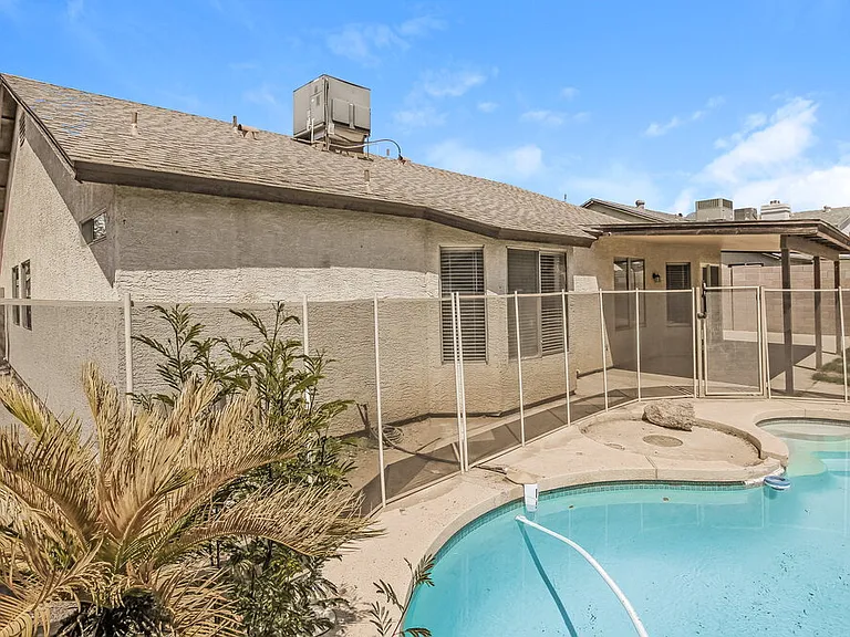 8745 W Tuckey Ln — Photo 15