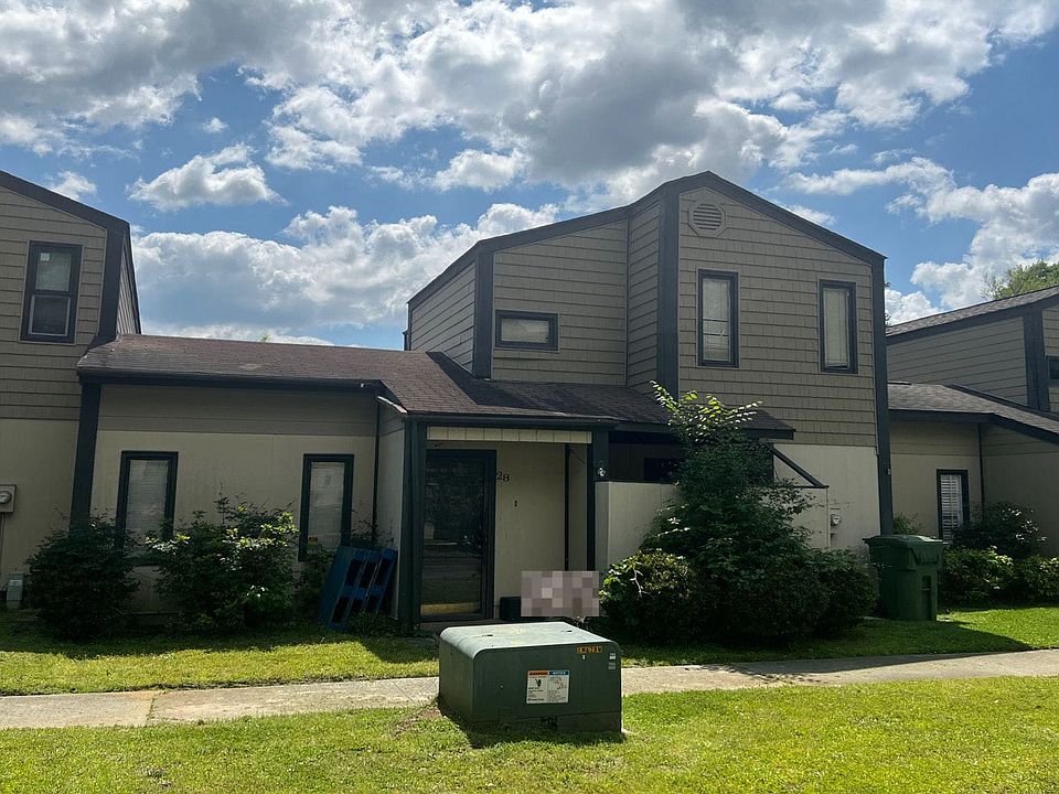 1st image of 500 Woodland Dr APT 28