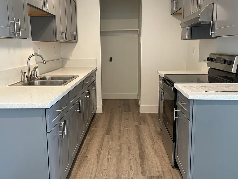 1093 Grand Ave #3 — Photo 4