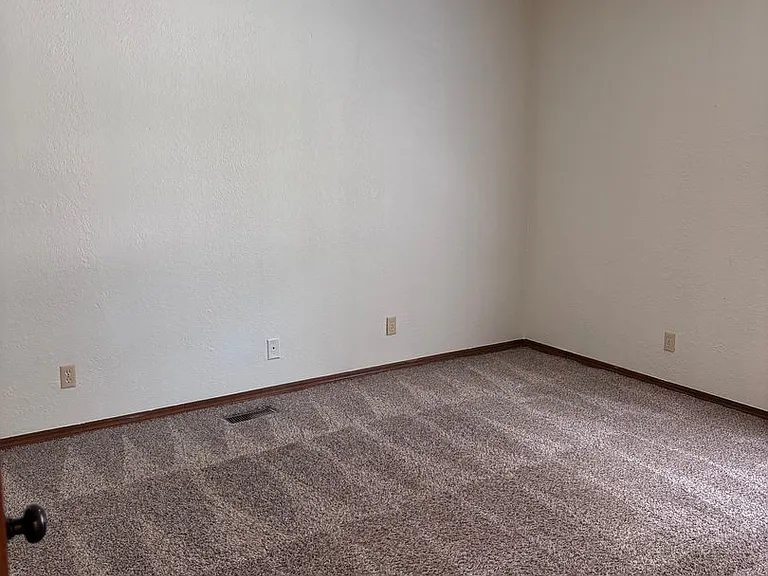 802 Amity Ln — Photo 17