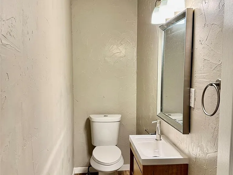 1197 FM 697 — Photo 29