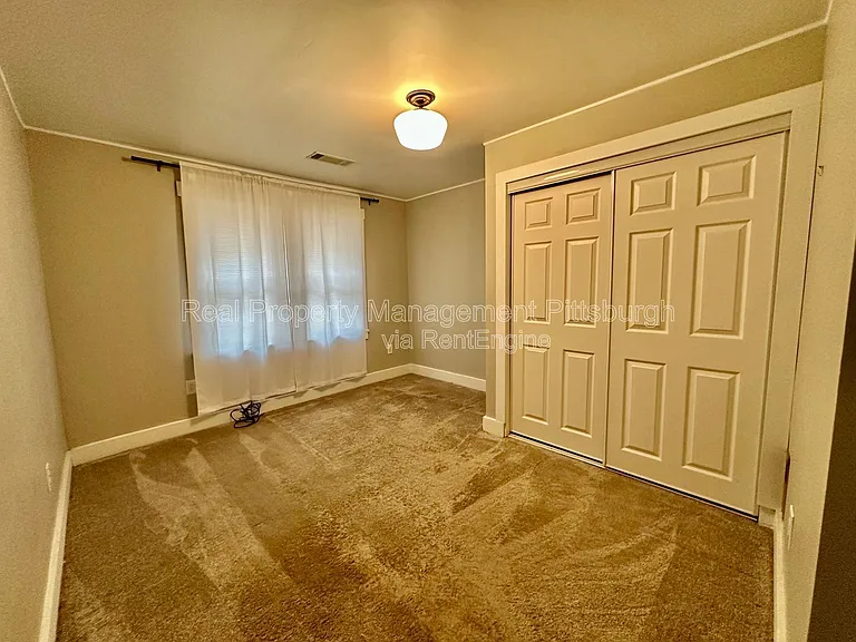 1112 Kelton Ave — Photo 8