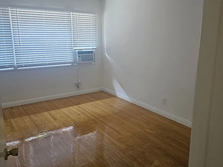 636 N Sweetzer Ave — Photo 7