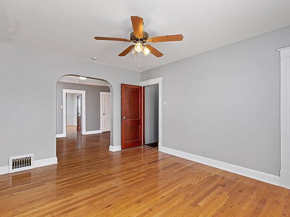 3rd image of 2736 Hampton Ave Unit 2738