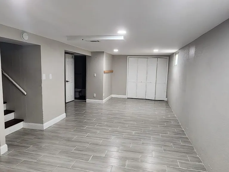 619 W Blancke St — Photo 14