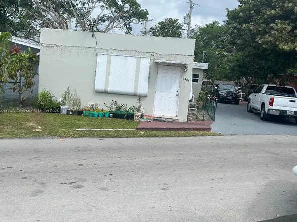 2381 NE 137th St, North Miami Beach, FL 33181