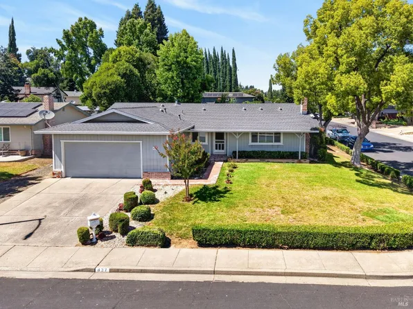 437 Valencia Lane, Vacaville, CA 95688
