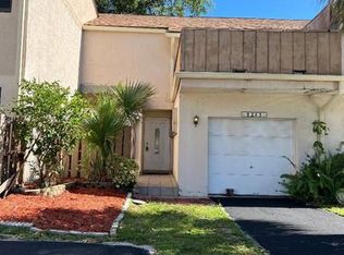 8243 NW 8th Pl, Plantation, FL 33324