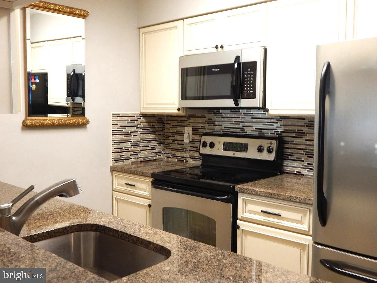 2 bed, 2.0 bath, 936 sqft, $2,350 — Photo 4