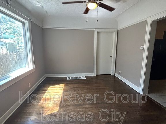 3rd image of 1726 Hawthorne Ct