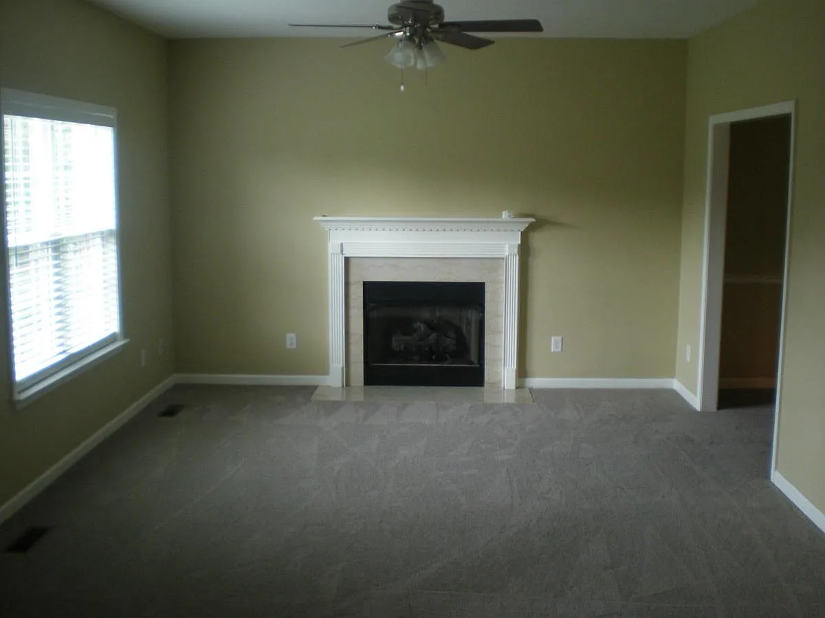 3 bed, 2.5 bath, 2050 sqft, $2,600 — Photo 3