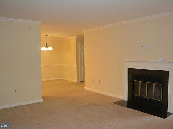 5th image of 10202 Willow Mist Ct #B