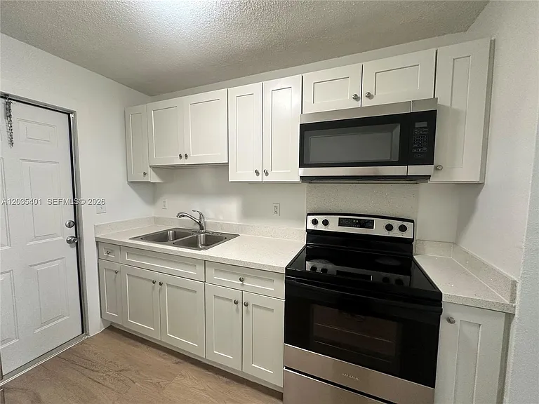 5911 NE 18th Ave #4 — Photo 7