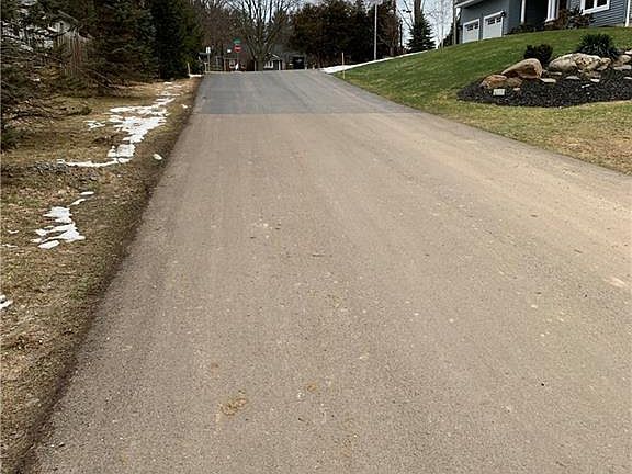 4th image of 9 Claireon Woods Dr