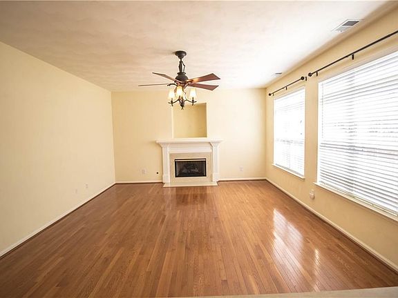 4th image of 3780 River Oak Cir