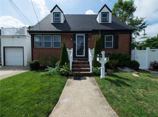 2 Rhame Ave, East Rockaway, NY 11518